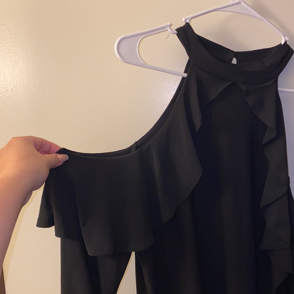 Cold Shoulder Ruffle Top - Picture 4 of 6